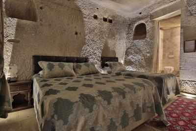 Shoestring Cave House