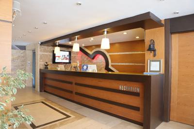 Arya Hotel