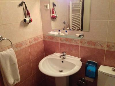 Izz Otel