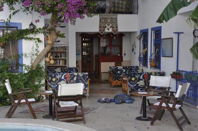 Dalyando Hotel