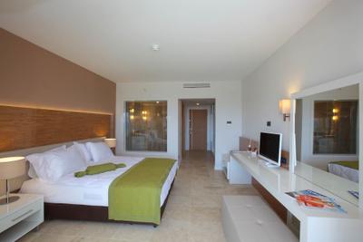 Bellazure Hotel