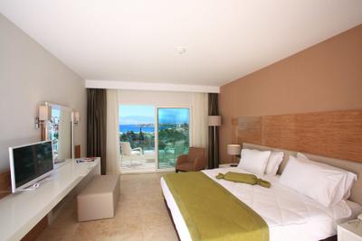 Bellazure Hotel
