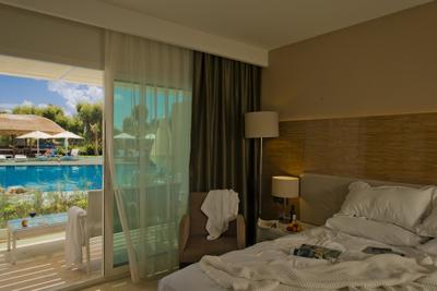 Bellazure Hotel