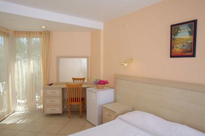 Catamaran Hotel
