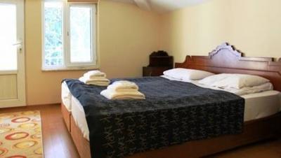 La Perla Suites