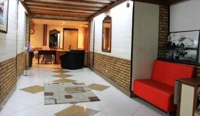 La Perla Suites