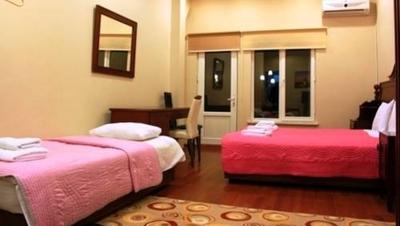 La Perla Suites