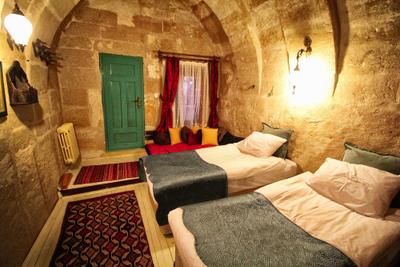 Patiska Cave House