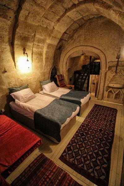 Patiska Cave House