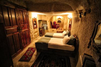 Patiska Cave House