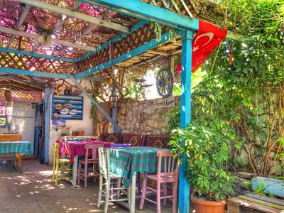 Parmis Rooms