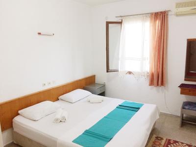 Parmis Rooms