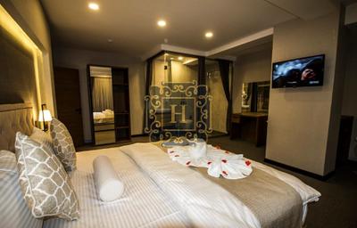 Hit Suites