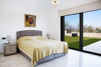 Important Group Villa Green