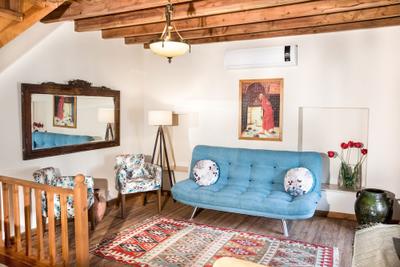 Metis Stone Home