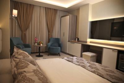 Random Premium Suit Otel