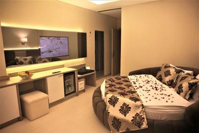 Random Premium Suit Otel