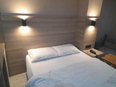 Moon Suit Otel