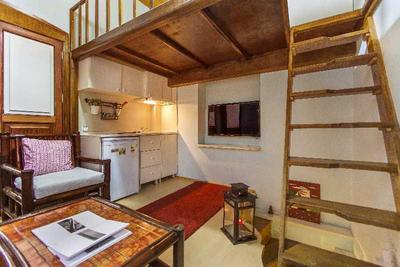 Aretias Suit Home