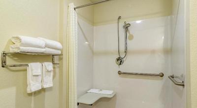 Cobblestone Hotel & Suites - Victor