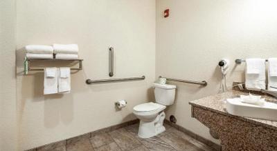 Cobblestone Hotel & Suites - Victor