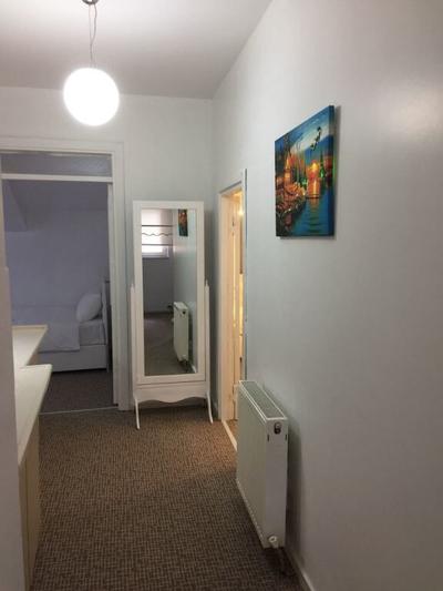 White Suite & Apartments