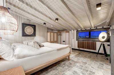 Parna Hotel