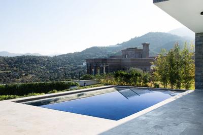 Important Group Villa Prestige