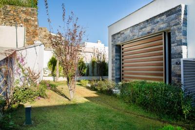 Important Group Villa Prestige