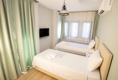 Pharos Otel