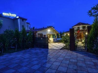 Garden Life Hotel
