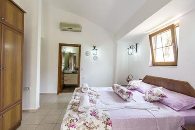 Villa Sierra by Villamnet