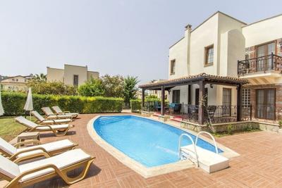 Villa Sierra by Villamnet