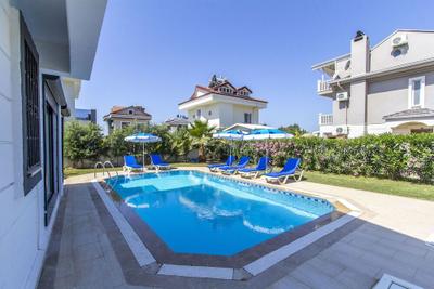 Villa Serra by Villamnet