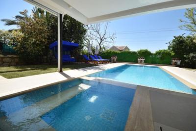 Villa Nail by Helaltatilvillari