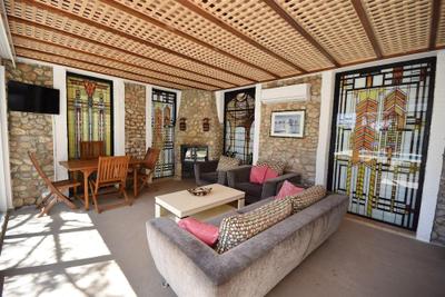 Villa Nail by Helaltatilvillari