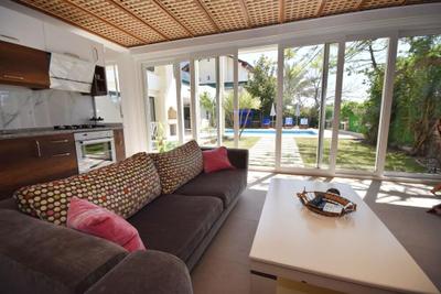 Villa Nail by Helaltatilvillari