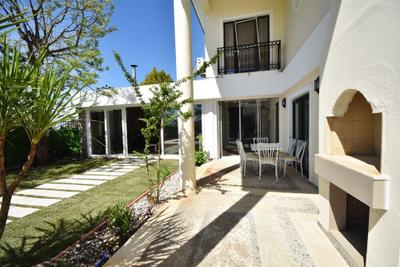 Villa Nail by Helaltatilvillari