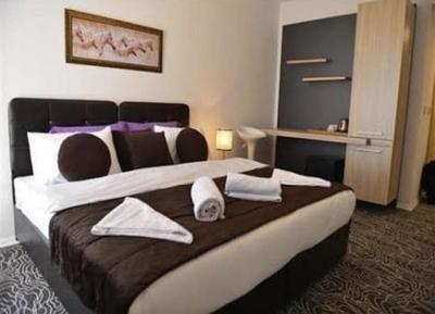 Live Suites