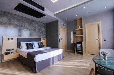 Redstone Hotel