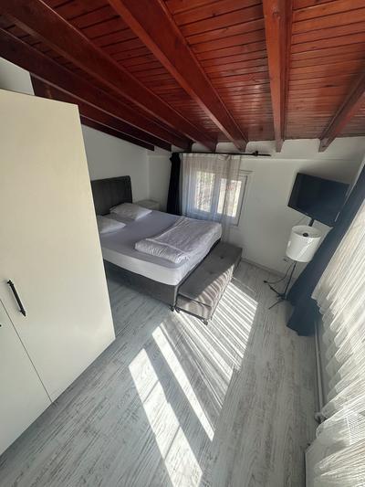 Isthouse Ii