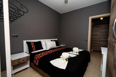 Esquire Hotel & Lounge
