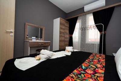 Esquire Hotel & Lounge