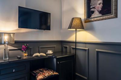 Art & Interiors Boutique Hotel