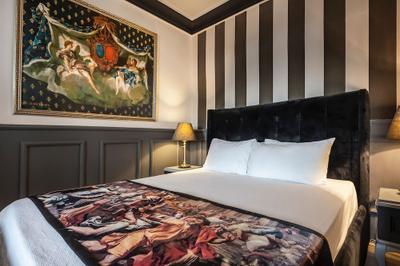 Art & Interiors Boutique Hotel