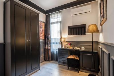 Art & Interiors Boutique Hotel