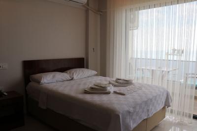 The Lavington Beach Hotel