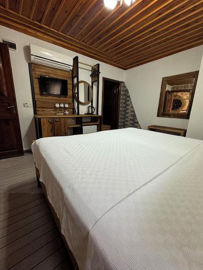 Famous Family Hotel