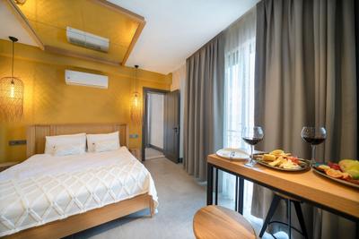 Reddoors Suites