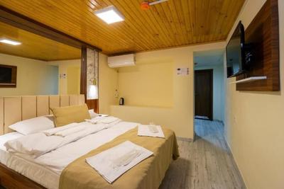Candy Hotel